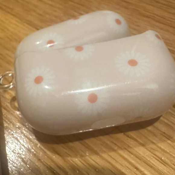 Floral matching phone and AirPods cases - Picture 4 of 5